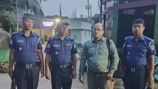 ভারতে পালানোর সময় এস আলম গ্রুপের কর্মকর্তা আটক